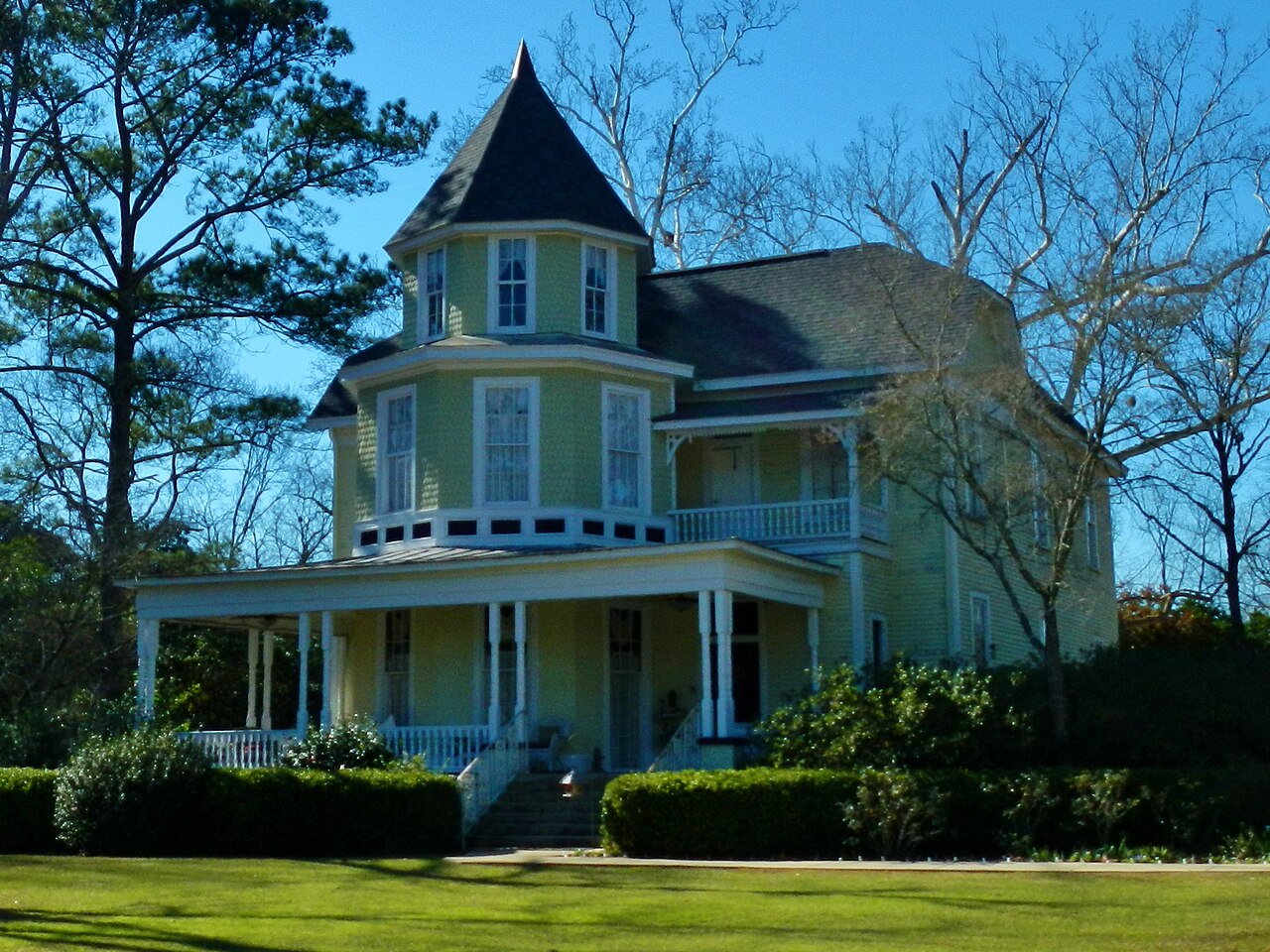 The Purcell-Killingsworth House in Columbia, Alabama